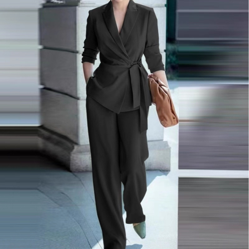 Eleganter Damen Hosenanzug: Blazer mit Bindegürtel und Hose mit weitem Bein
