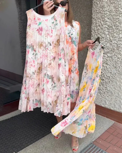 Ärmelloses Midikleid mit Plissee und Blumenprint und betonter Taille