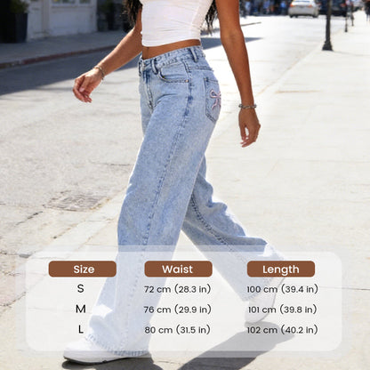 Gerade geschnittene Jeans mit hoher Taille und Schleifenstickerei