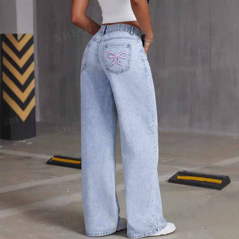 Gerade geschnittene Jeans mit hoher Taille und Schleifenstickerei