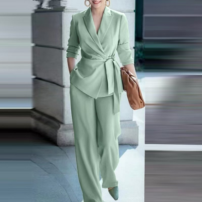 Eleganter Damen Hosenanzug: Blazer mit Bindegürtel und Hose mit weitem Bein