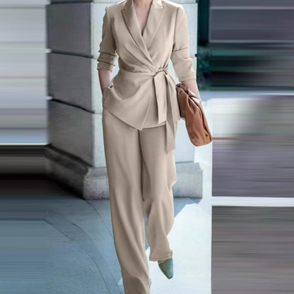 Eleganter Damen Hosenanzug: Blazer mit Bindegürtel und Hose mit weitem Bein