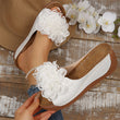 Damen-Sandalen mit Keilabsatz und Blumenapplikationen